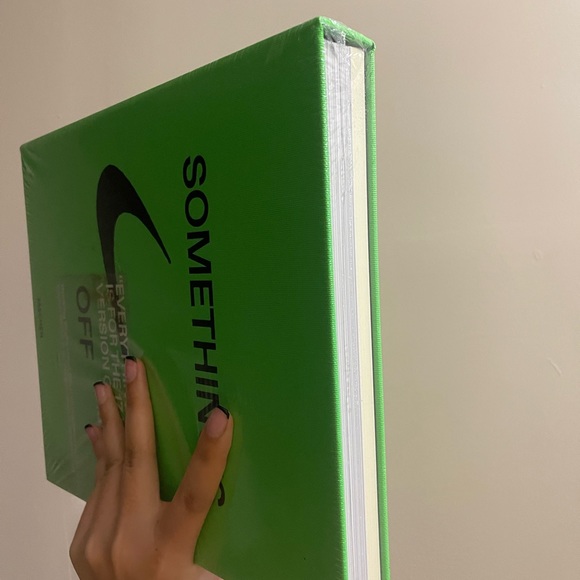 VIRGIL ABLOH “SOMETHINGS OFF” TASCHEN NIKE BOOK - Picture 3 of 10
